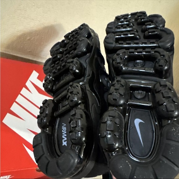 🔴SOLD🔴Super Clean Nike Air VaporMax Plus in size 10 - Picture 2 of 7
